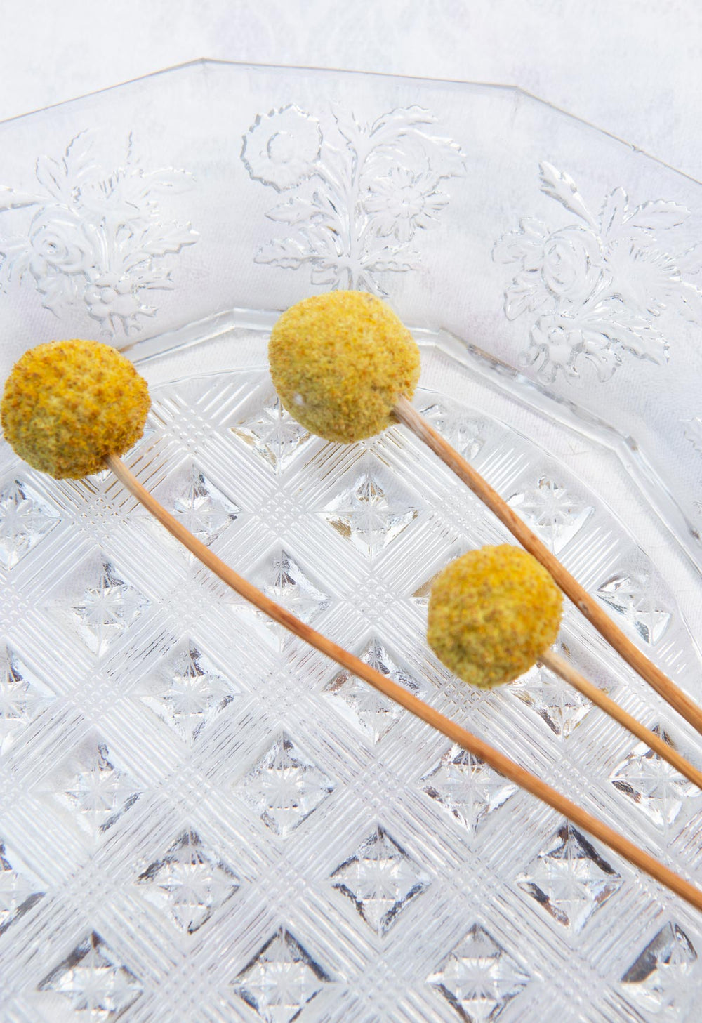 Plato con pie cristal prensado BACCARAT Ronces | Eglantier c. 1900