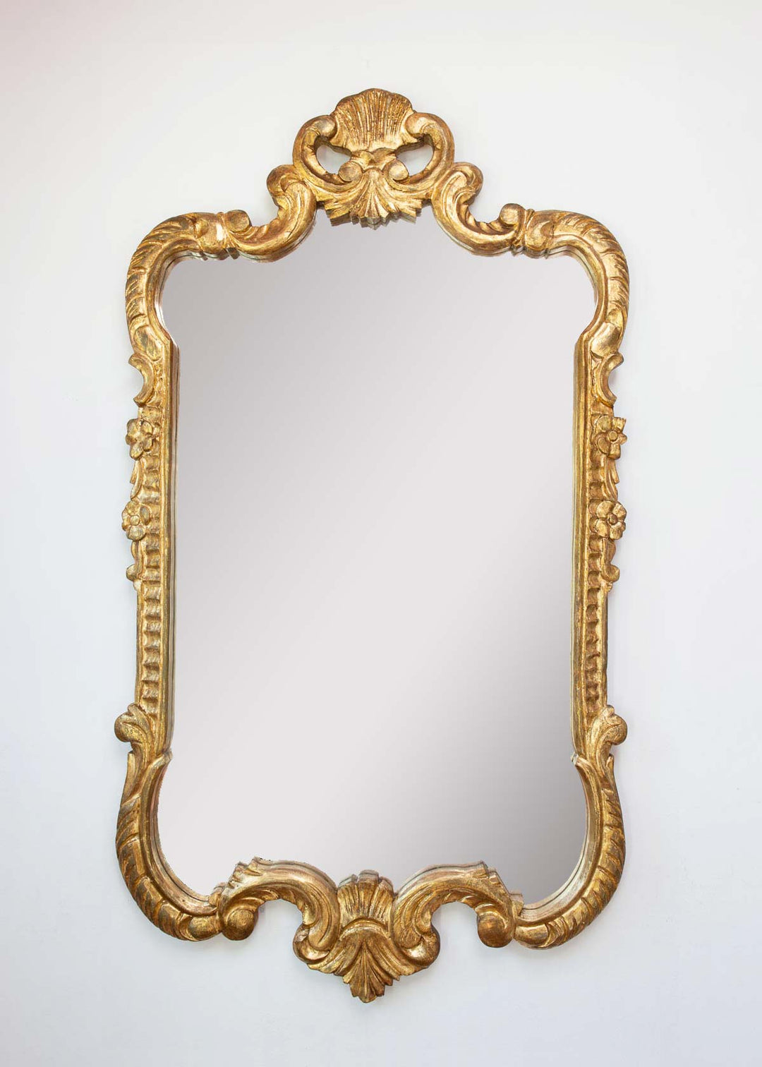 antiguo espejo frances dorado con copete para vestidor