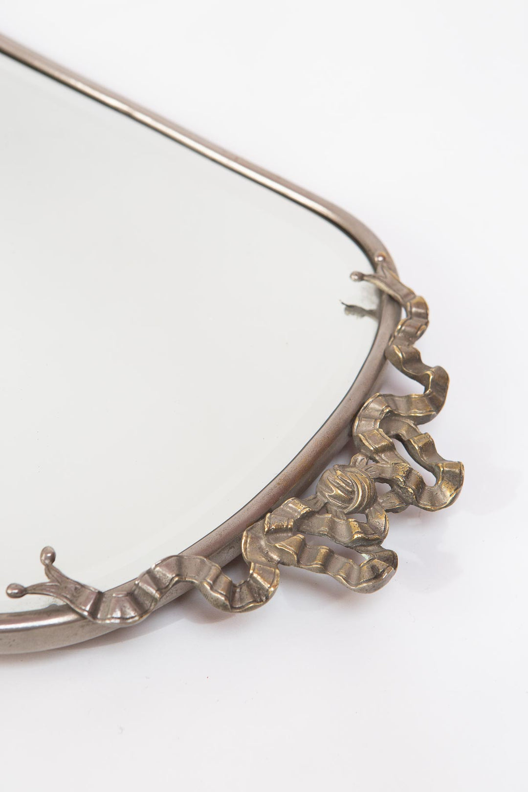 Antiguo espejo francés bronce plateado con lazo (45 cm)