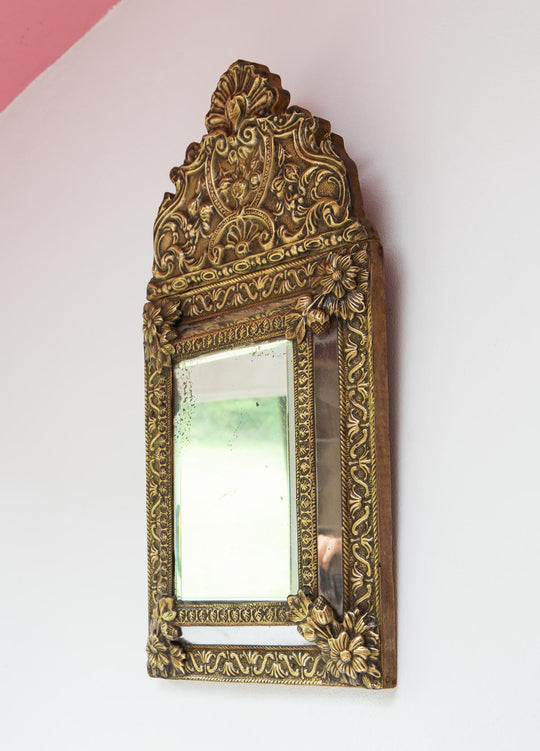 Antiguo espejo frances con copete laton repujado s. xix antique french mirror