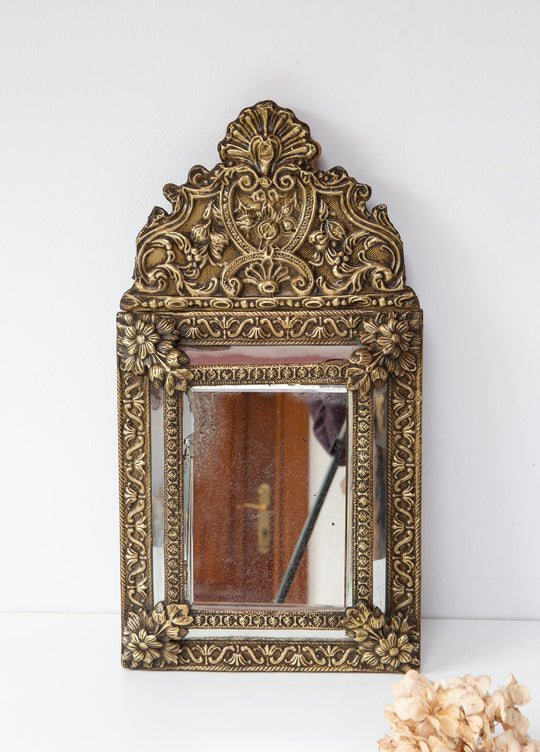 Antiguo espejo frances con copete laton repujado s. xix antique french mirror