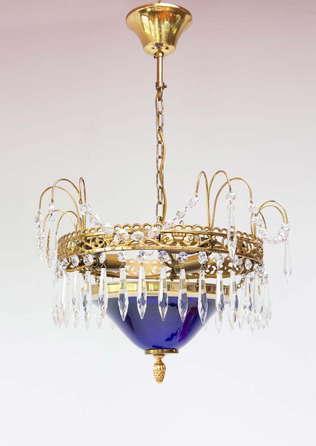 Lámpara de araña sueca latón y cristal azul s. XX swedish chandelier