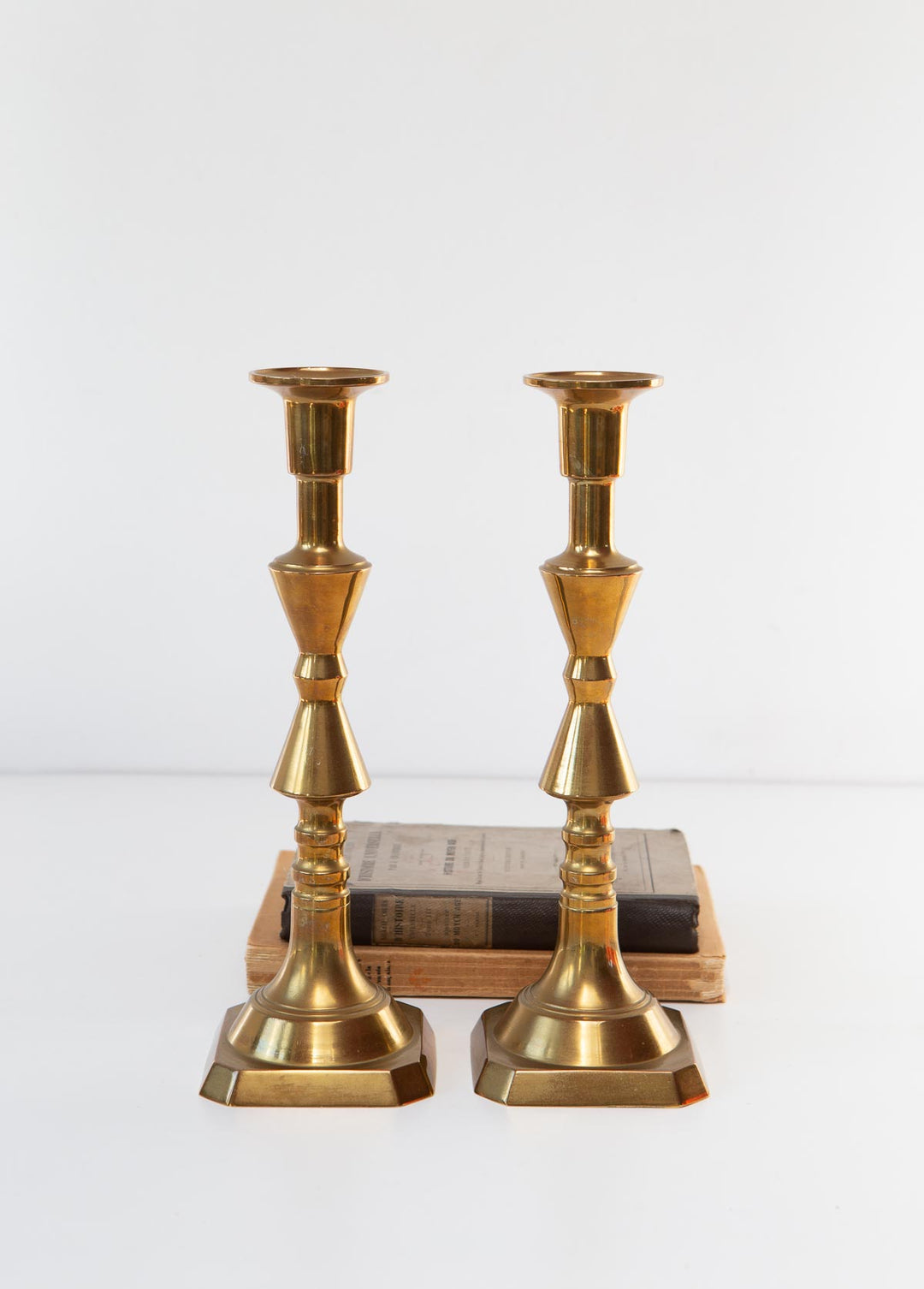 Pareja candeleros suecos latón dorado pair of antique swedish candlesticks