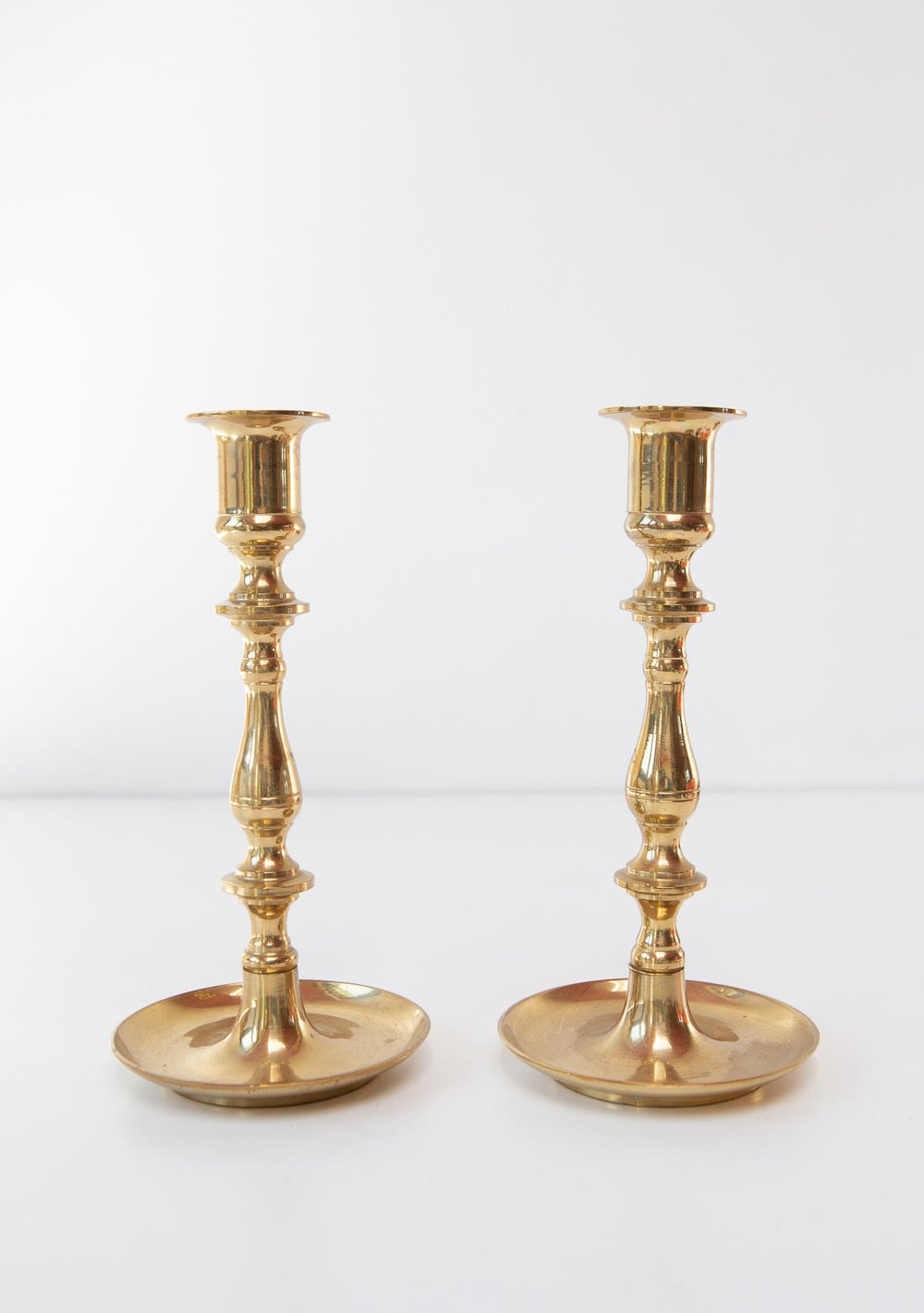 Pareja candeleros suecos latón dorado (19 cm)
