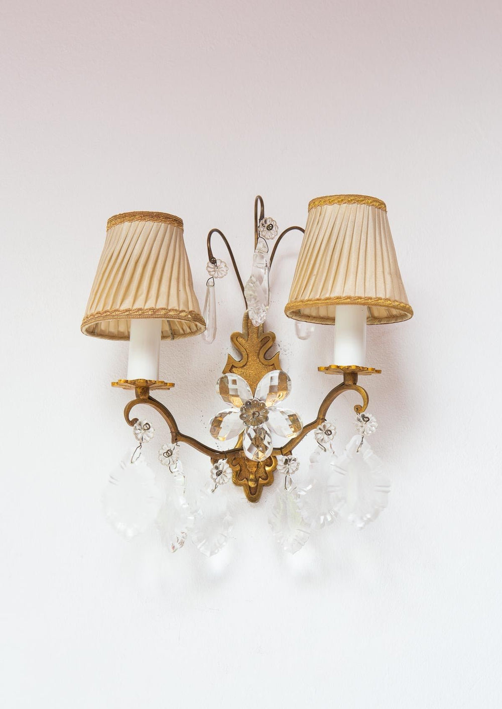 pareja antiguos apliques de pared franceses laton y lagrimas cristal