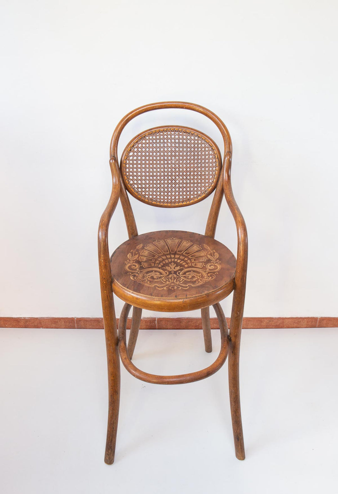 Antigua trona infantil Thonet firmada 1900 (Affaire Conclue