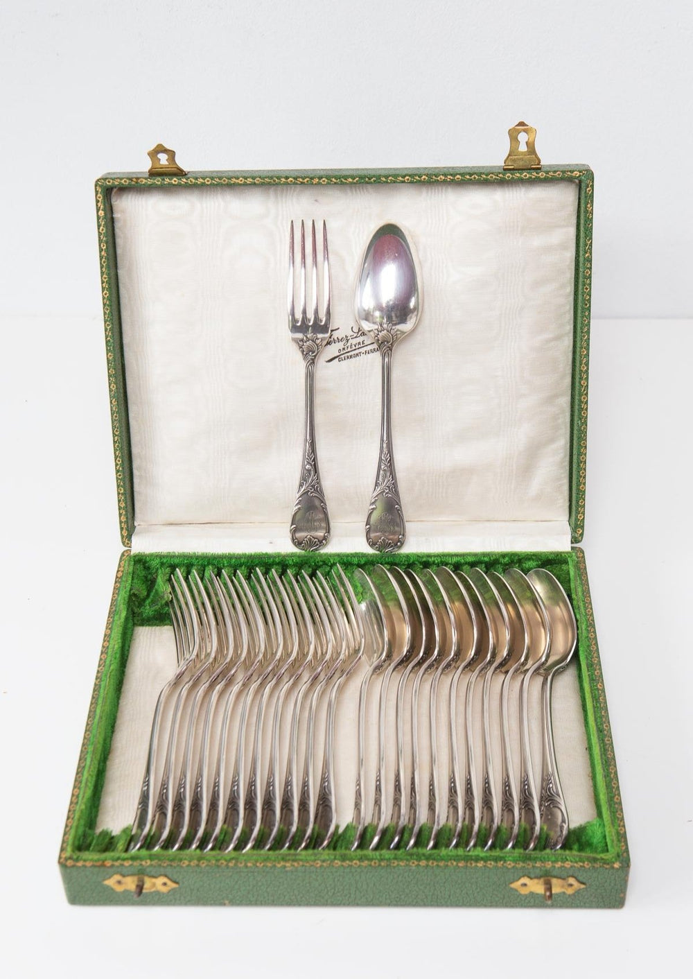 estuche cubiertos postre o entrantes franceses christofle metal plateado antique french flatware in case