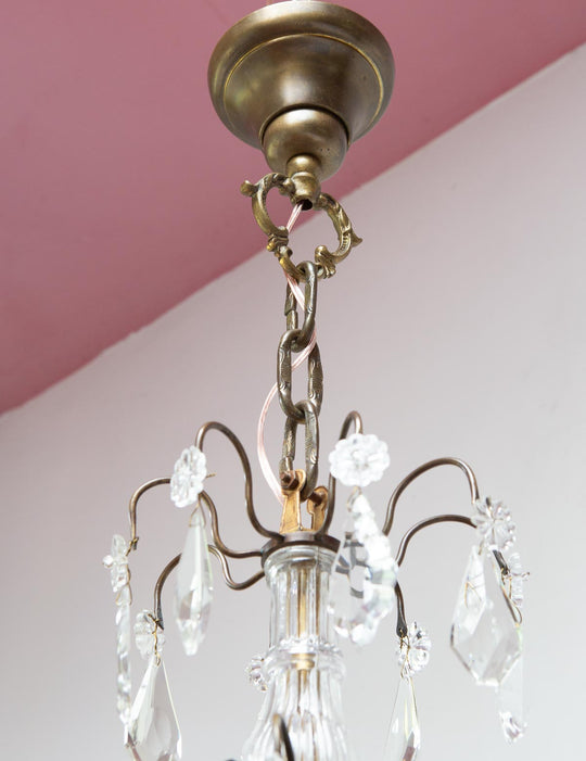 Chandelier francés latón pátina oscura cristales verdes c. 1920s (40 cm)