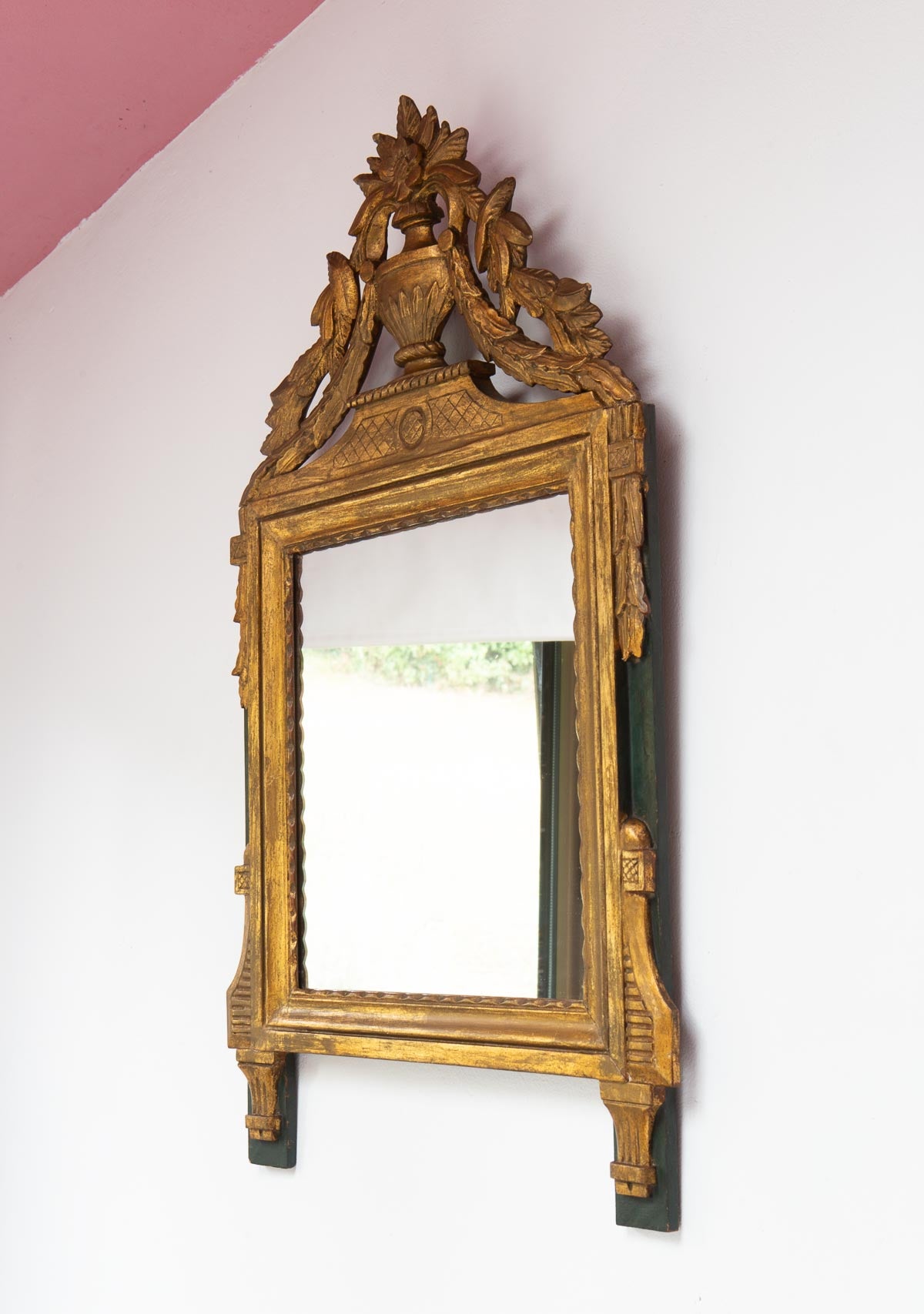 スプリングセール◇英国アンティークArtdecoLloyd's Antiques Espejo dorado francés con copete estilo Louis XVI (80*48 cm