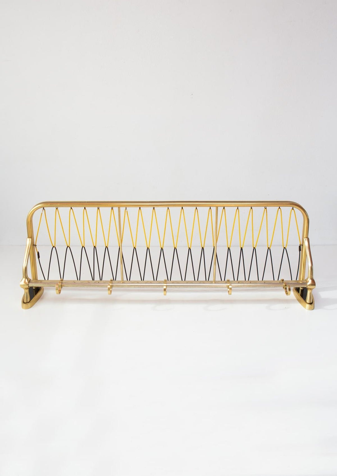 perchero pared aluminio dorado vintage con estante wall rack