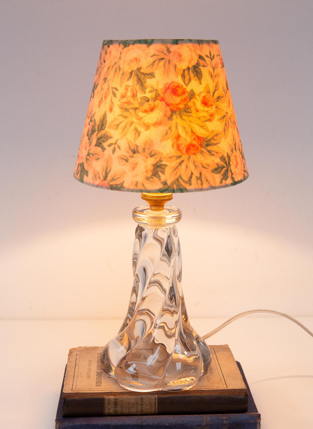 Lámpara mesa cristal francesa vintage con pantalla c. 1960s