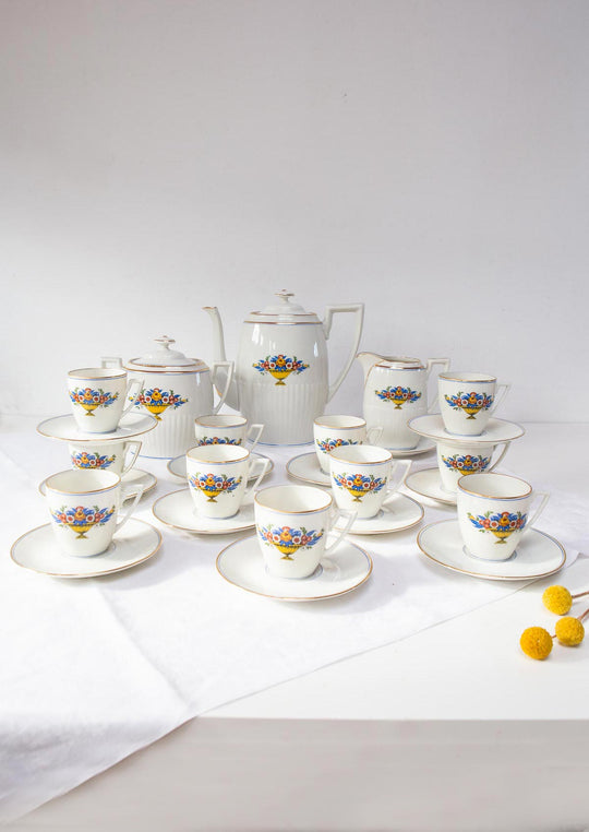 Juego de café porcelana T.L.B. Limoges cesta y flores (11 servicios)