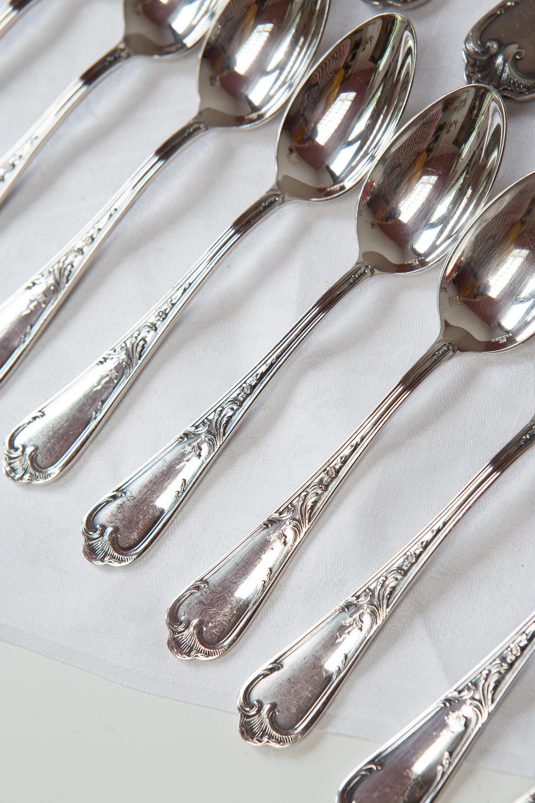 Antigua cubertería francesa ERCUIS para 12 estilo Louis XV, baño plata 100 (37 PIEZAS)