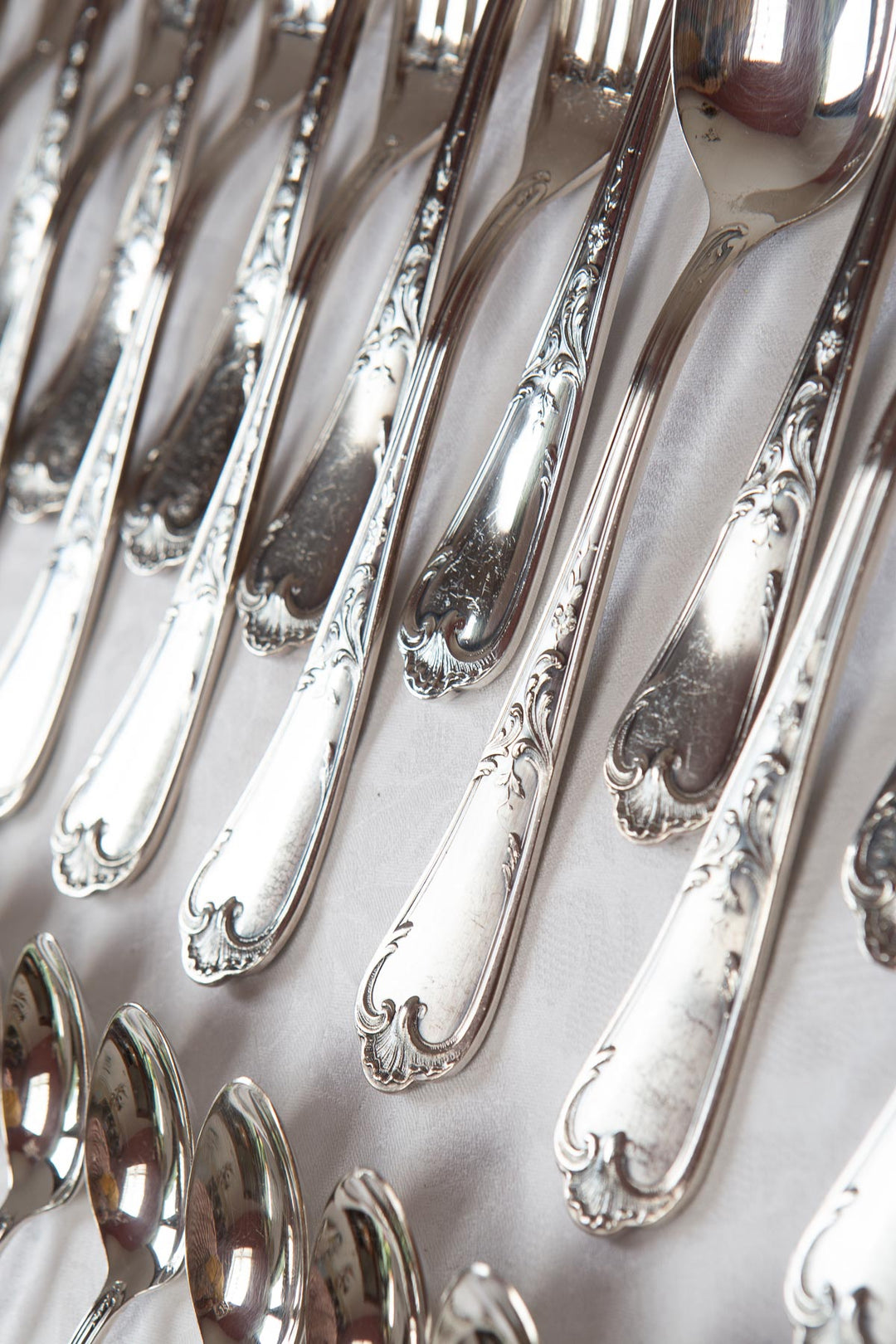 Antigua cubertería francesa ERCUIS para 12 estilo Louis XV, baño plata 100 (37 PIEZAS)