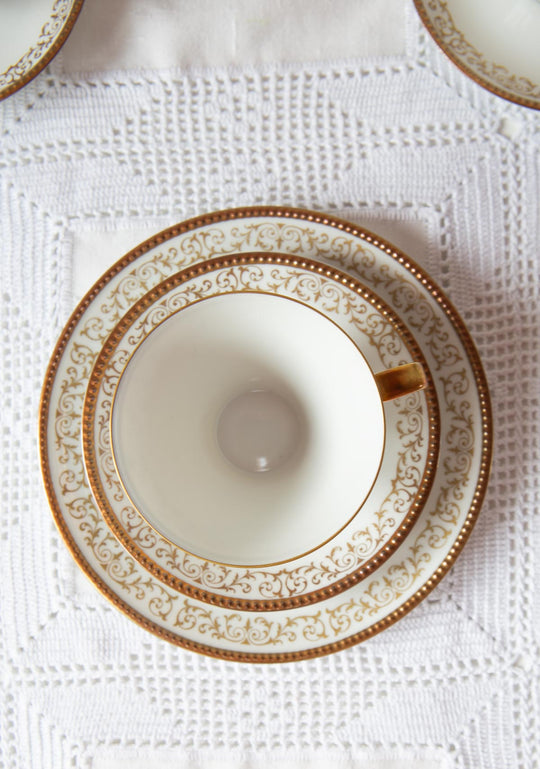 Juego de café porcelana sueca Hackefors para 12 greca y filo dorado (39 PIEZAS)
