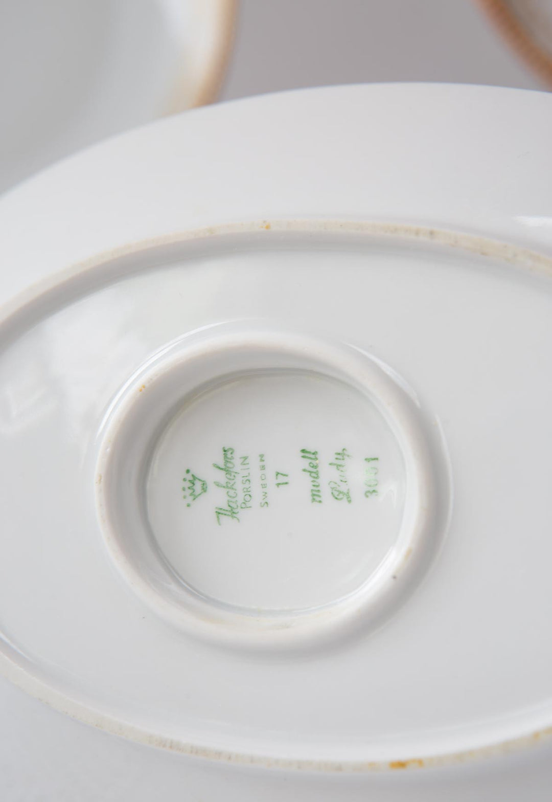 Vajilla porcelana sueca Hackefors para 12 greca y filo dorado (24 PIEZAS)