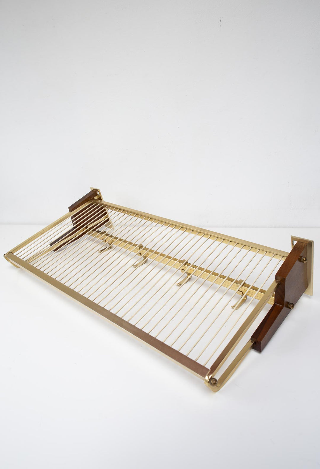 Perchero de pared con estante teca y metal años 50/60 (60,5 cm)