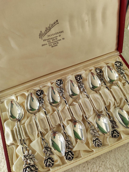 Juego antiguas cucharillas de plata suecas con flores