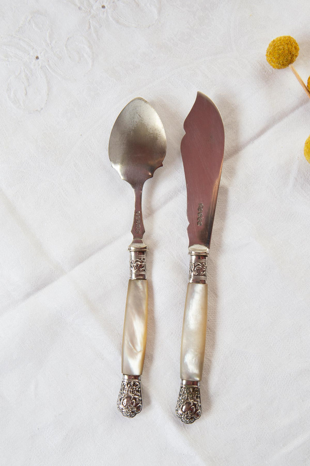 Antiguos cubiertos postre victorianos H.W. Ltd mangos nácar 1900 (2 PIEZAS)