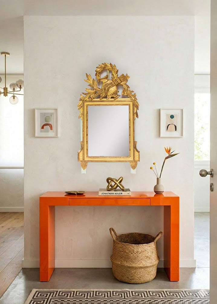 Espejo dorado francés con copete estilo Louis XVI c. 1940/50 (95*54 cm)