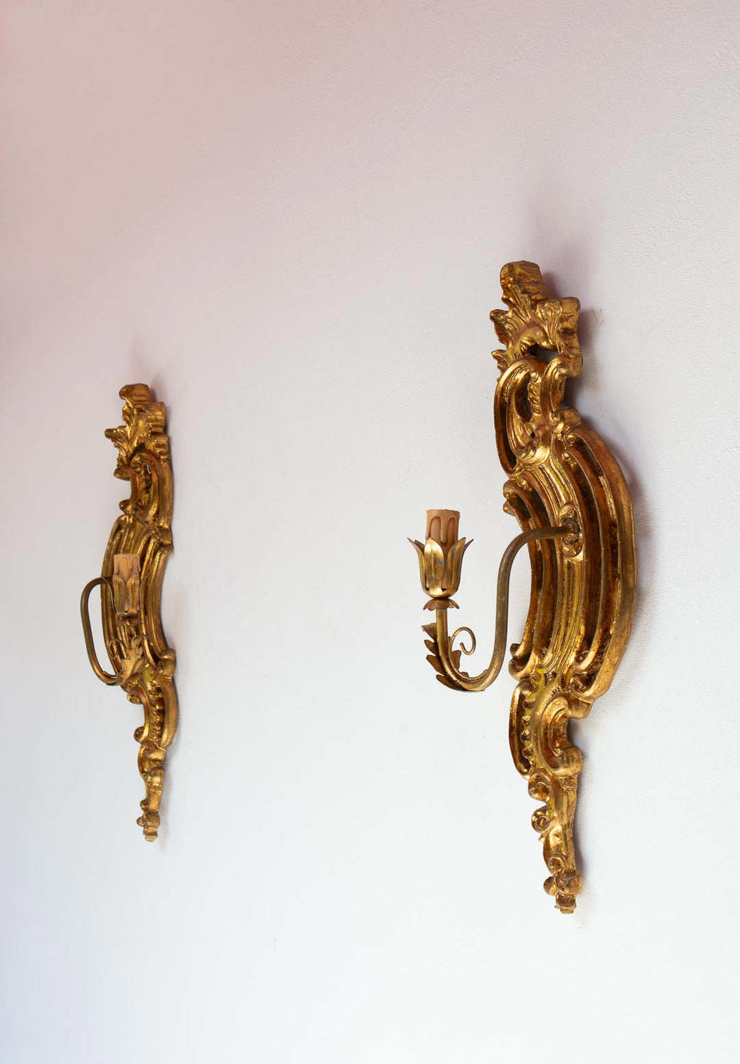 Pareja apliques italianos madera dorada c. 1970/80 (56 cm)