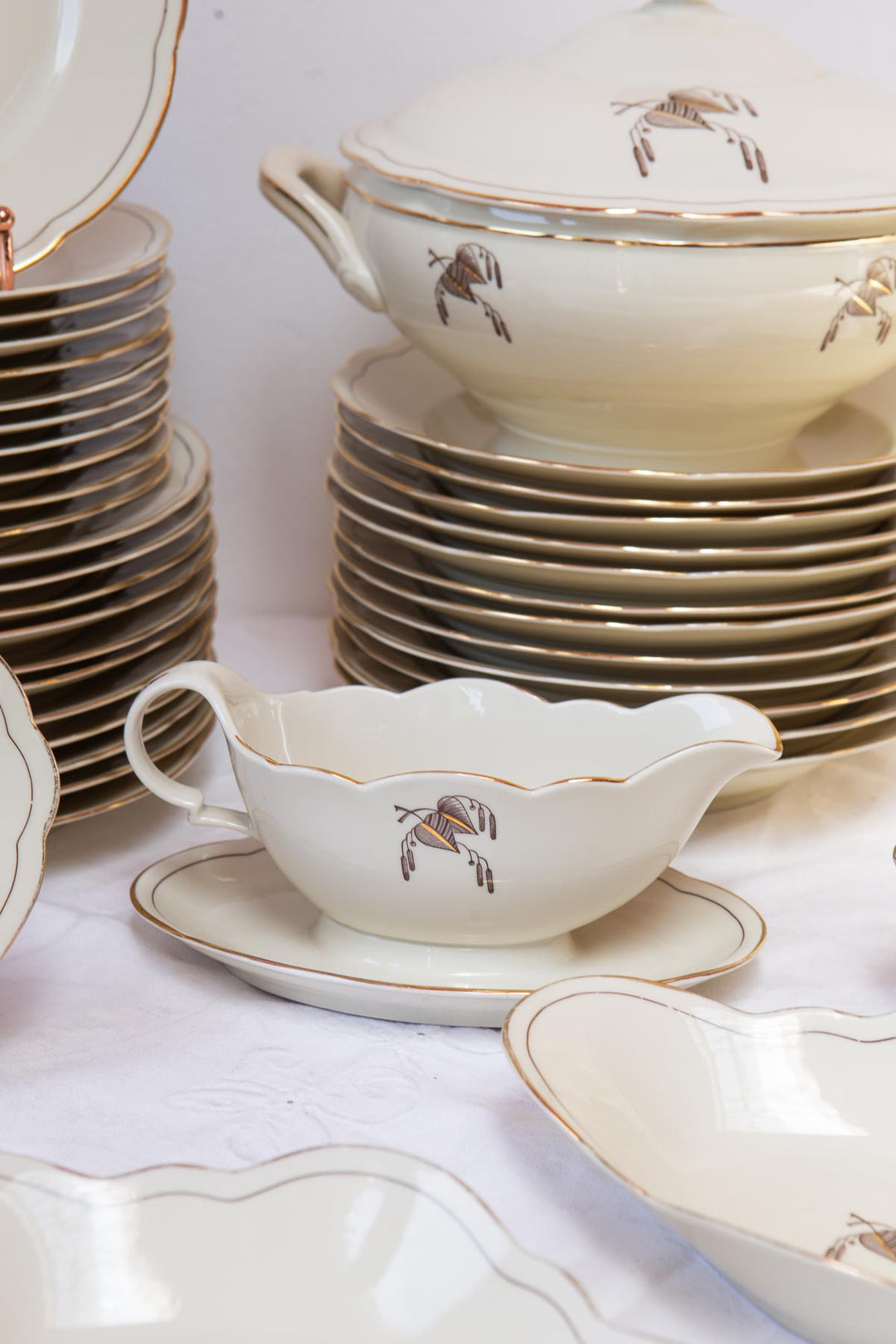 Vajilla porcelana sueca Hackefors para 11 beige filo dorado (42 PIEZAS)