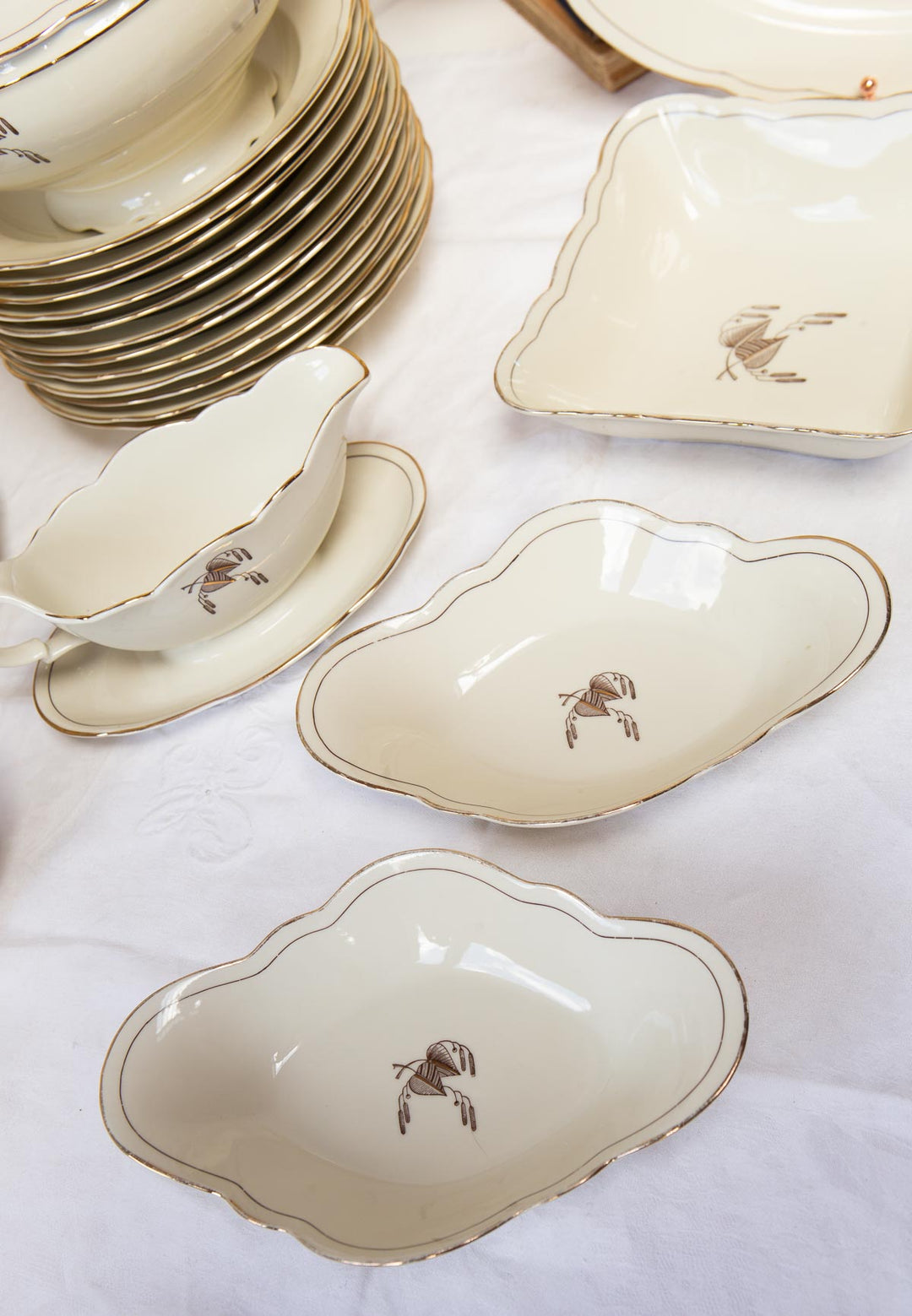 vajilla porcelana sueca hackefors crema y dorado
