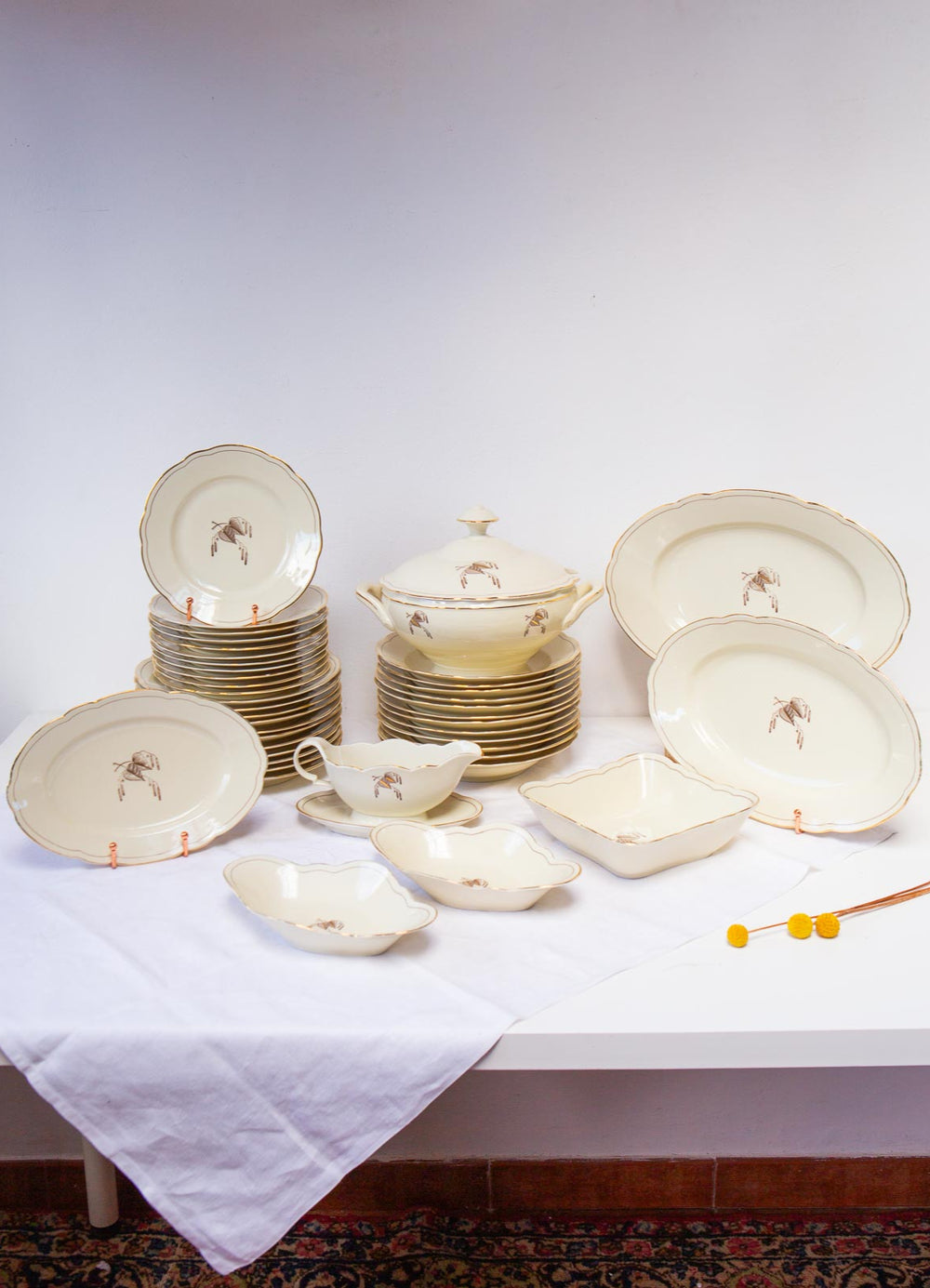 vajilla porcelana sueca hackefors crema y dorado
