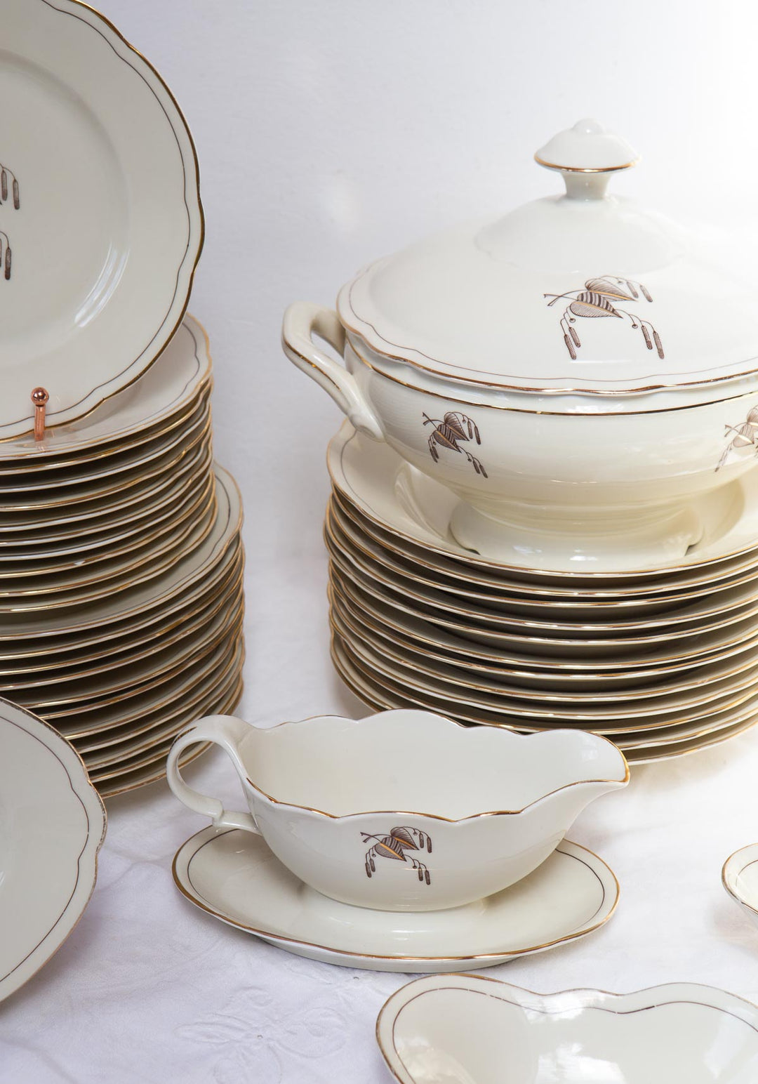 vajilla porcelana sueca hackefors crema y dorado