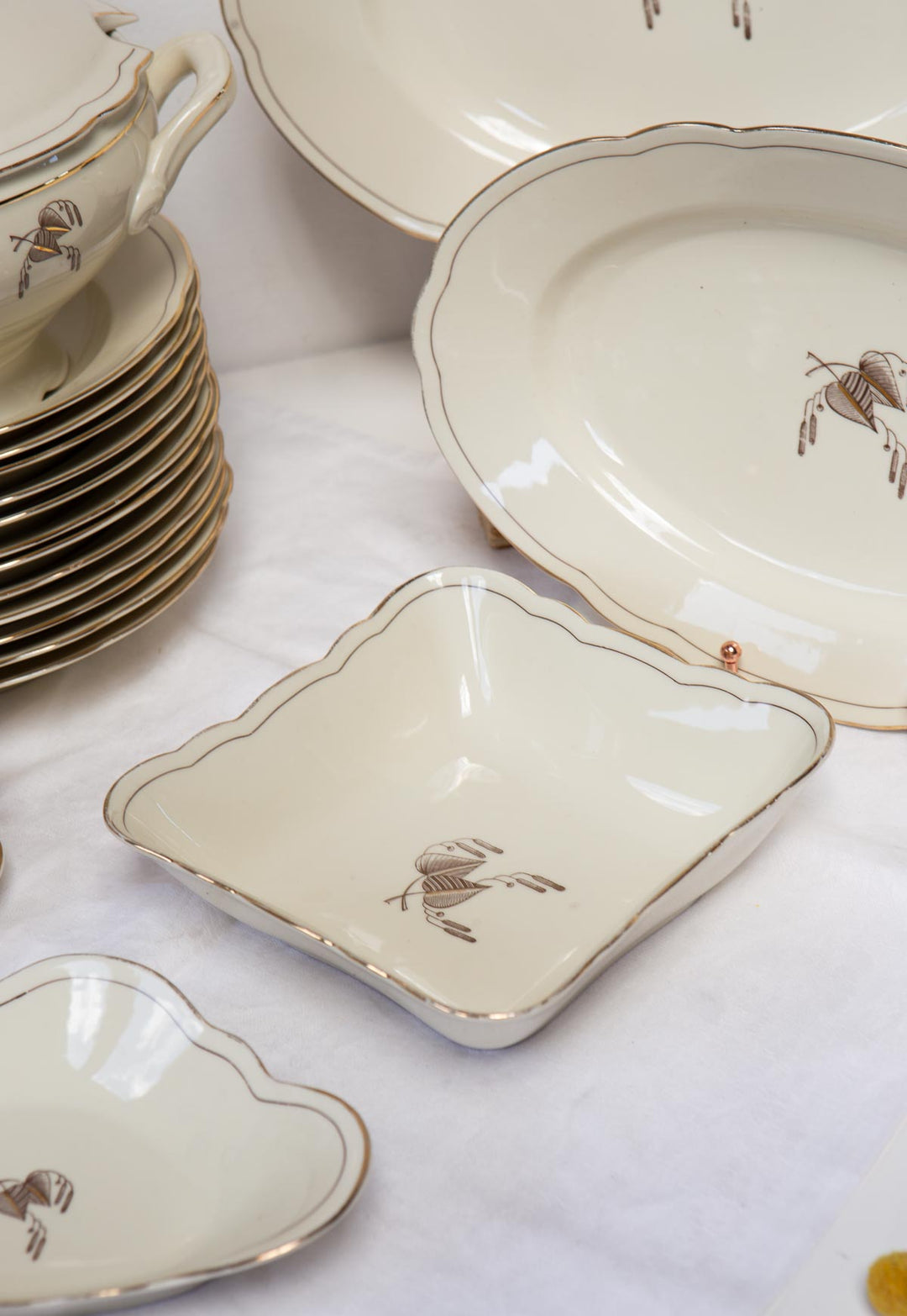 Vajilla porcelana sueca Hackefors para 11 beige filo dorado (42 PIEZAS)