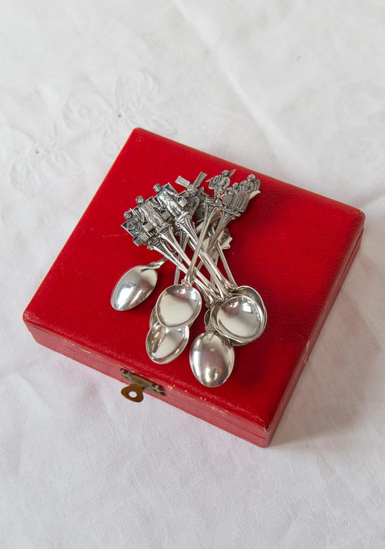 Juego 12 antiguas cucharillas de plata suecas con personajes y molinos c. 1920/30