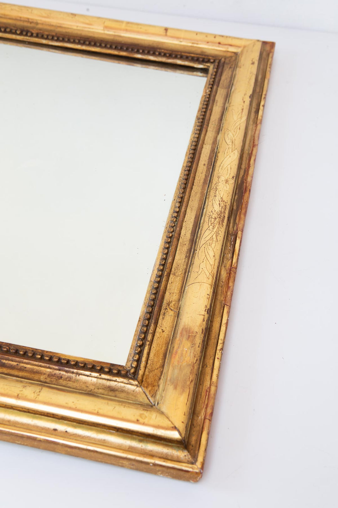 Antiguo espejo francés dorado Louis Philippe con copete negro s. XIX (88*62,5 cm)
