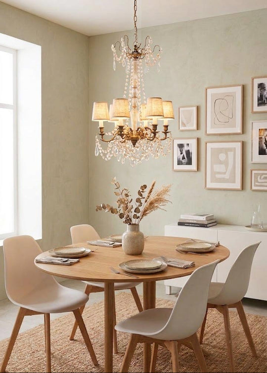 Chandelier francés latón pátina oscura cadenas cristales c. 1950s (48 cm)