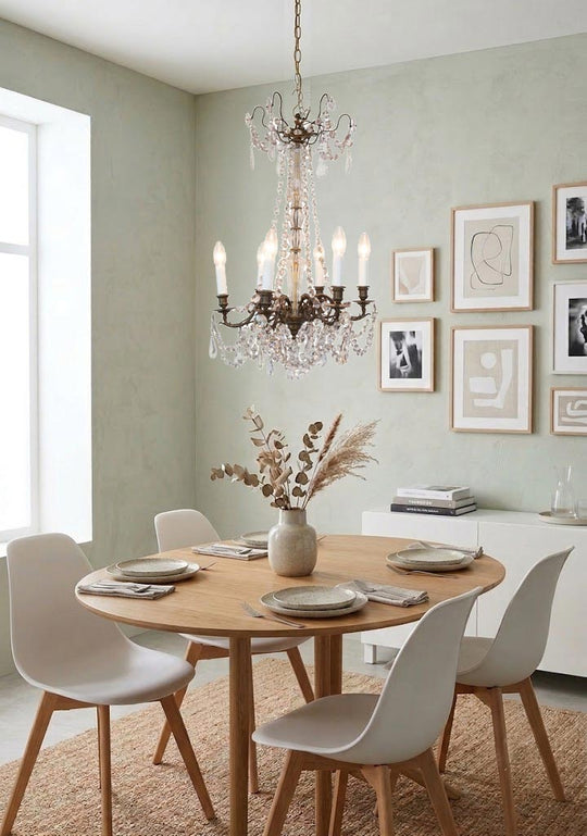 Chandelier francés latón pátina oscura cadenas cristales c. 1950s (48 cm)