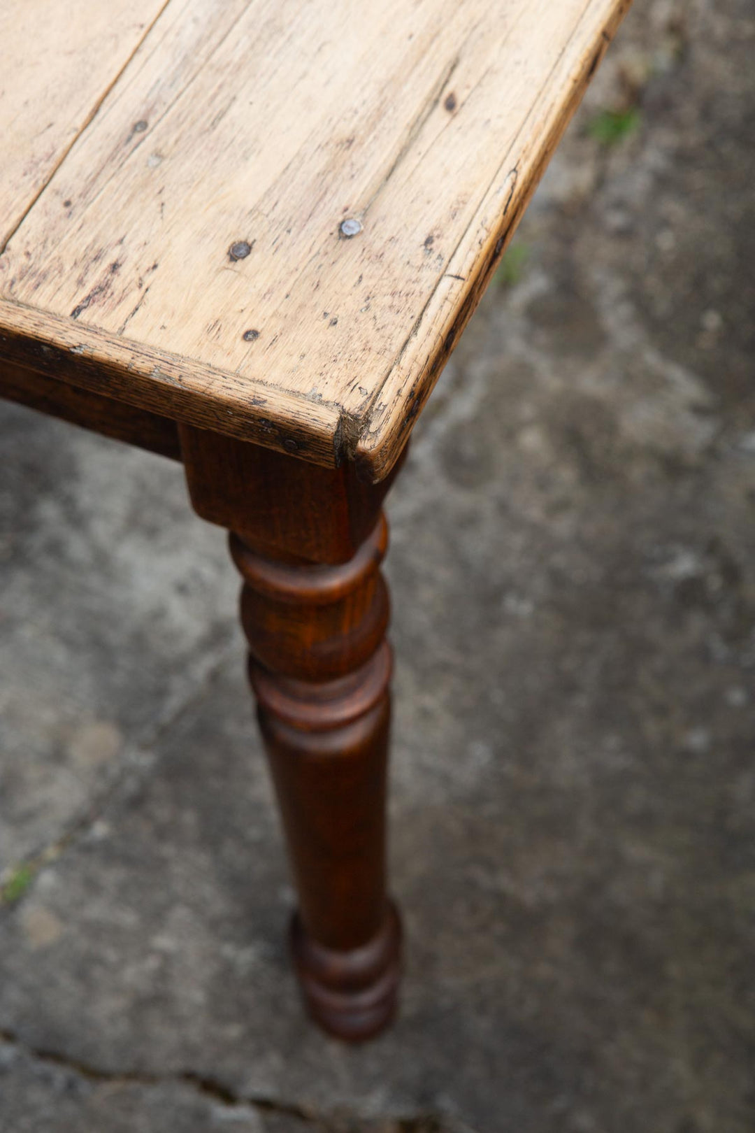 Mesa de cocina o granja (table de ferme) francesa en madera de pino 1880-1910 (101 cm)