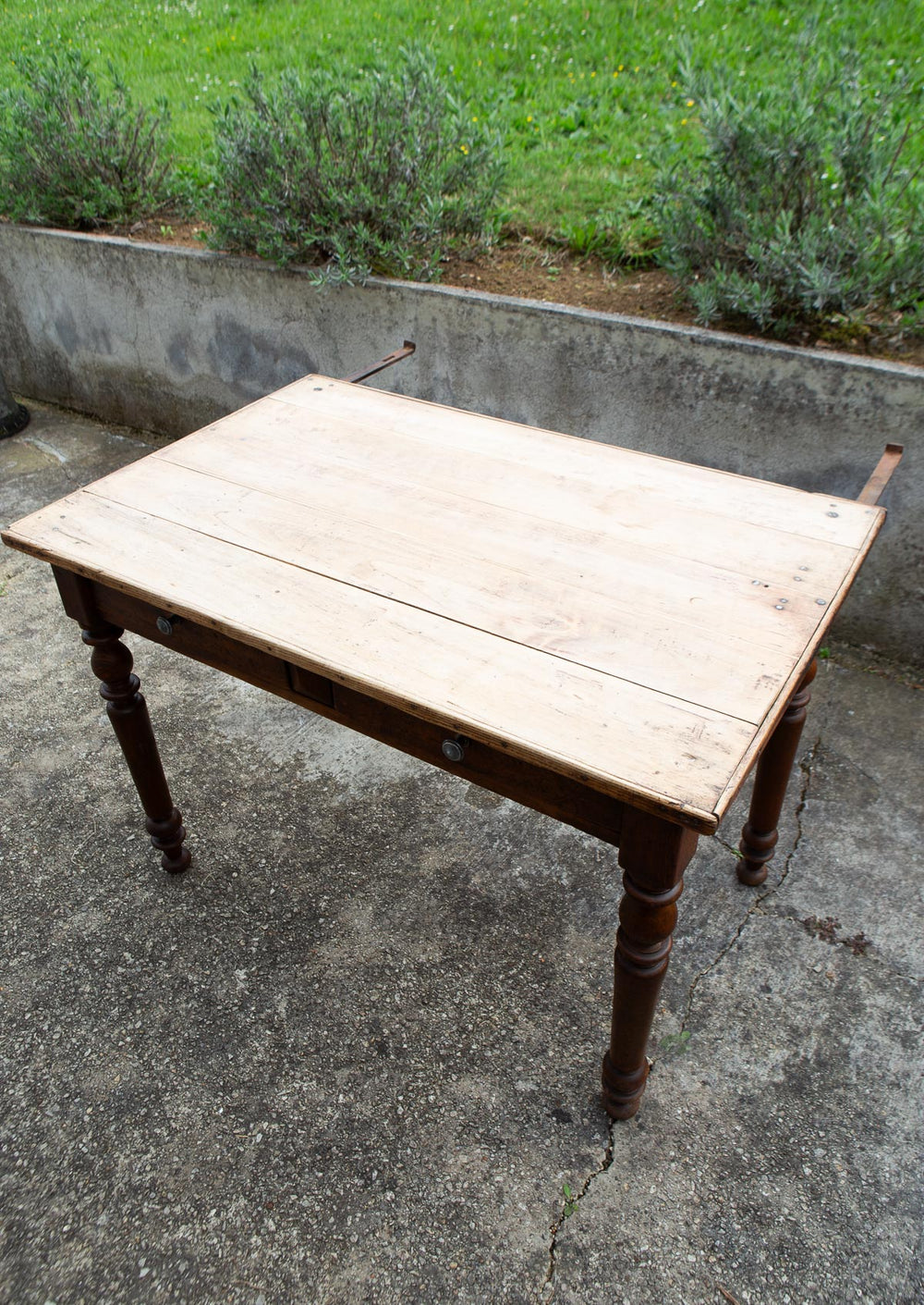 Mesa de cocina o granja (table de ferme) francesa en madera de pino 1880-1910 (101 cm)