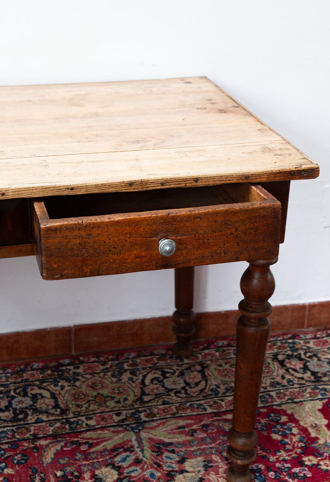 Mesa de cocina o granja (table de ferme) francesa en madera de pino 1880-1910 (101 cm)