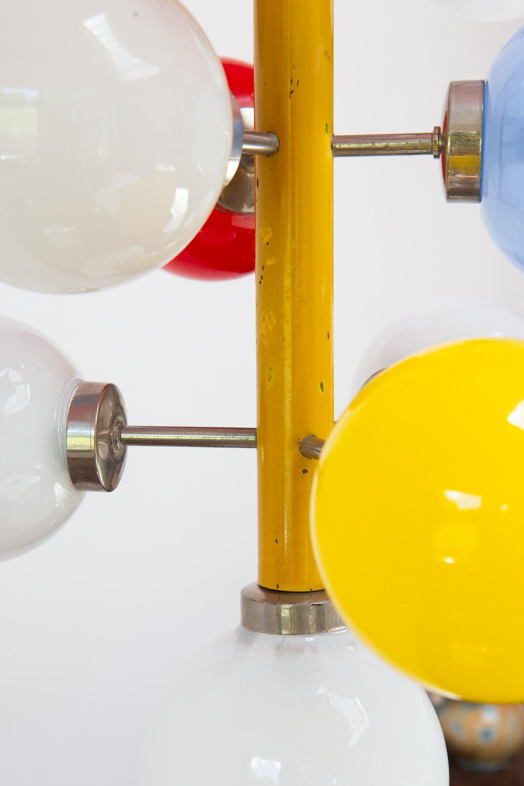 lampara techo space age metal amarillo bolas opalina colores