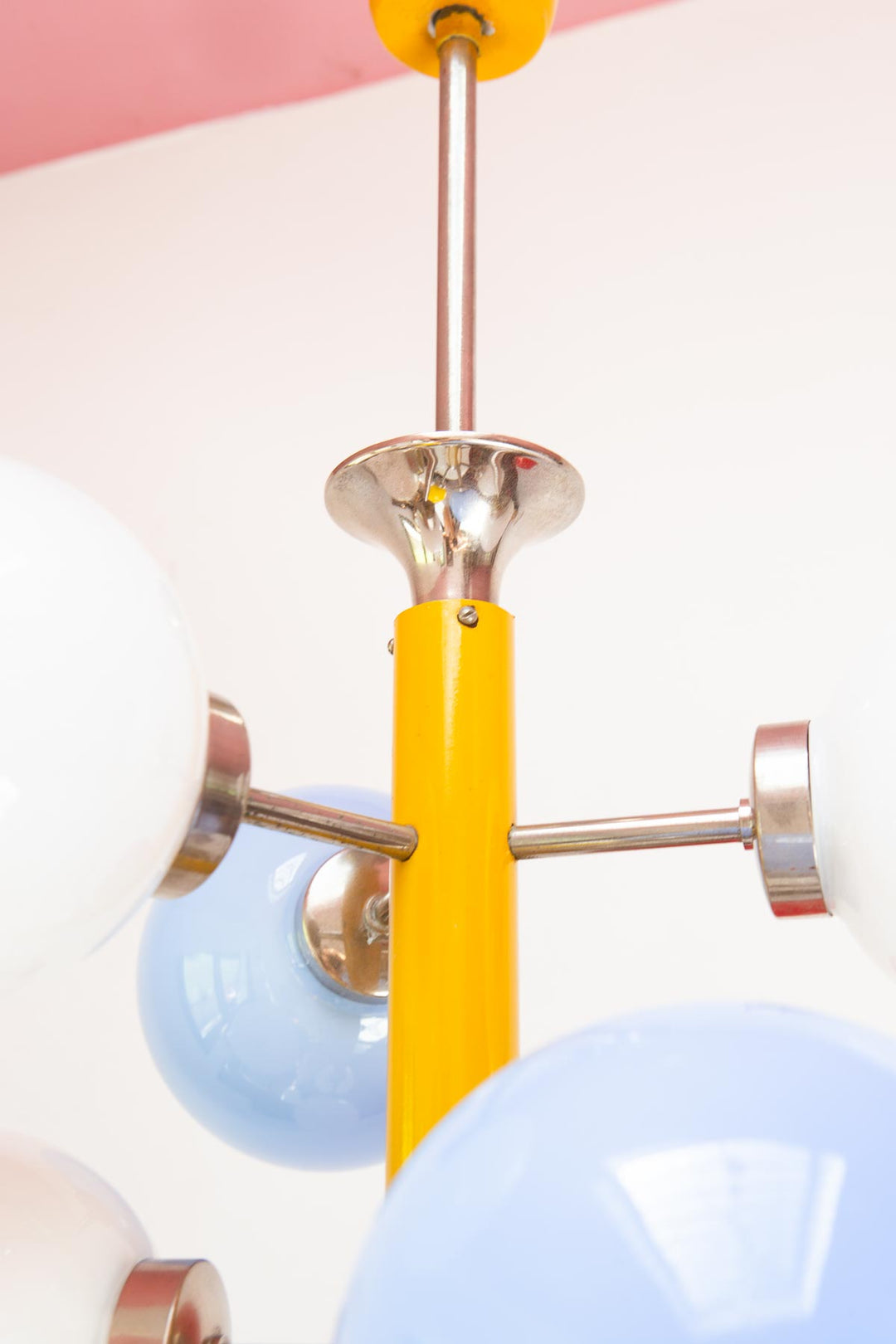 lampara techo space age metal amarillo bolas opalina colores