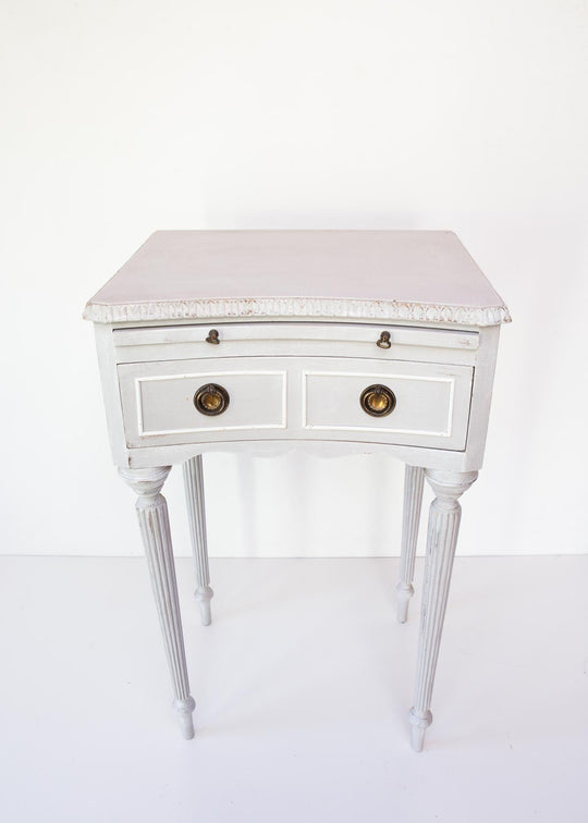 antigua mesita francesa pintada gris estilo gustaviano