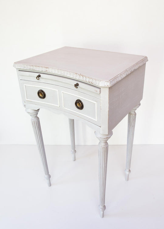 antigua mesita francesa pintada gris estilo gustaviano