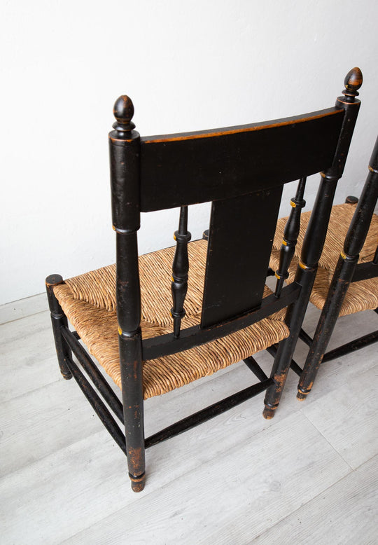 Antigua silla baja pintada a mano c. 1910 (SOLO UNA DISPONIBLE)