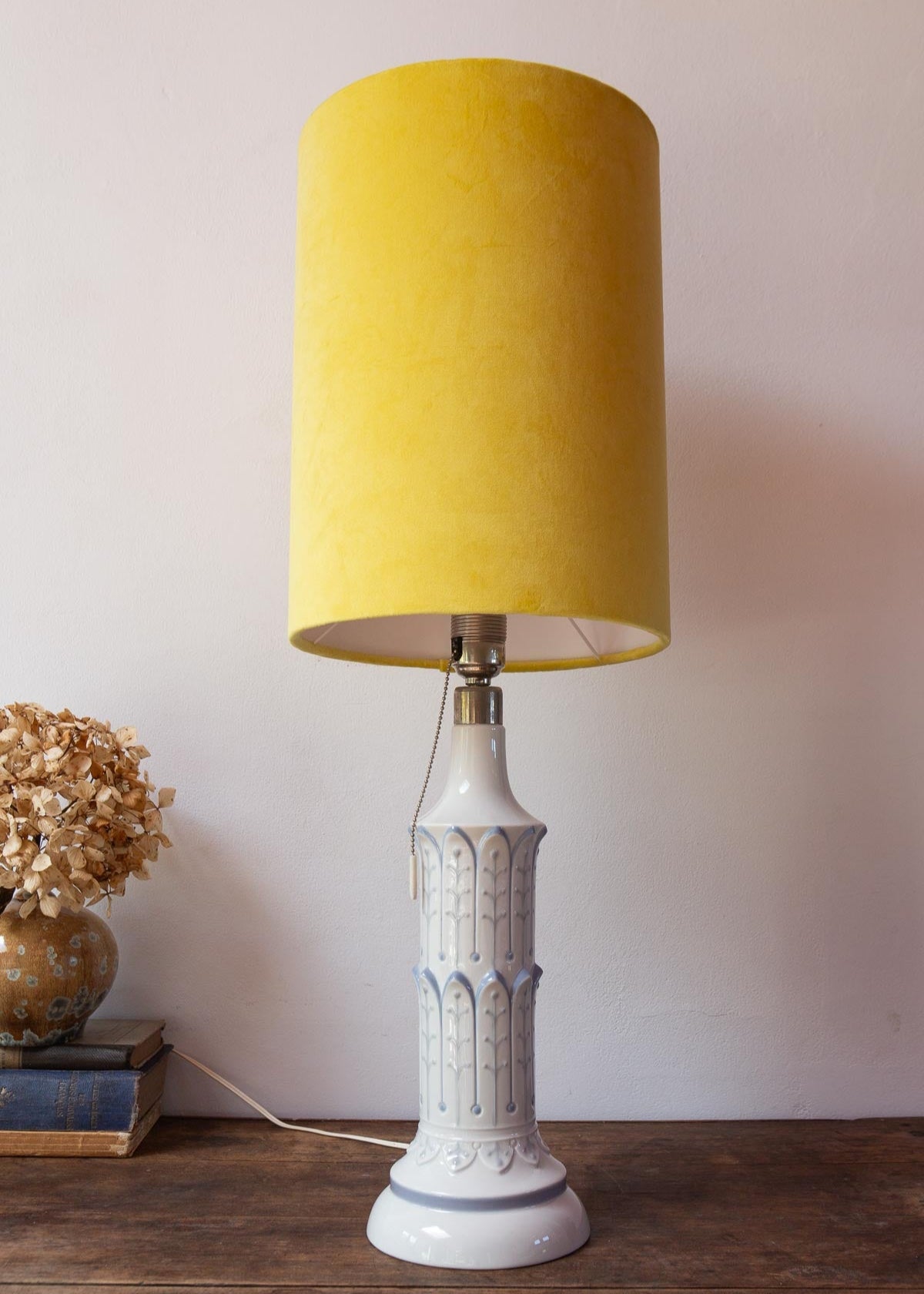 lampara mesa lladro porcelana pantalla terciopelo amarillo