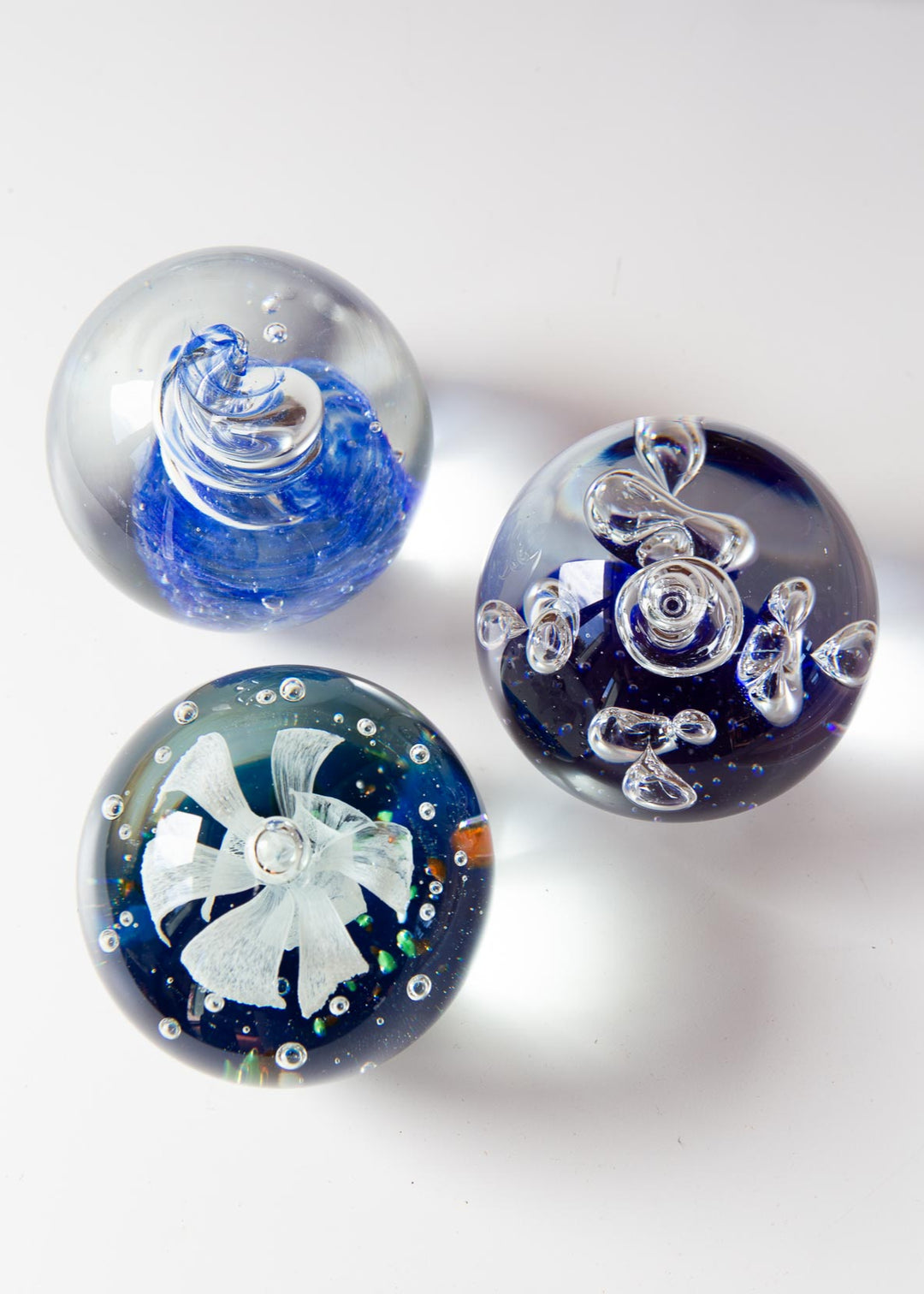 pisapapeles cristal con incrustaciones 