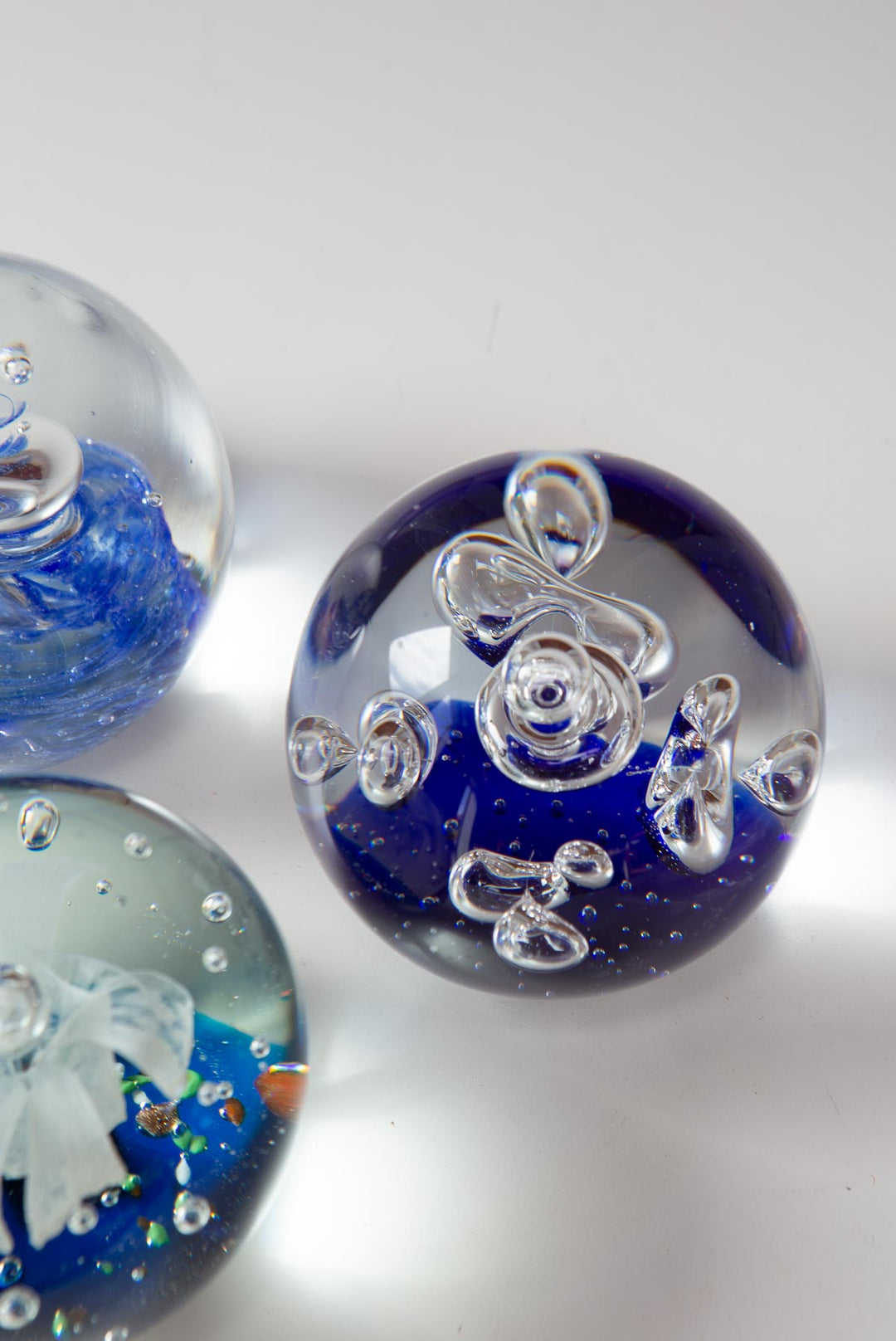 pisapapeles cristal con incrustaciones 