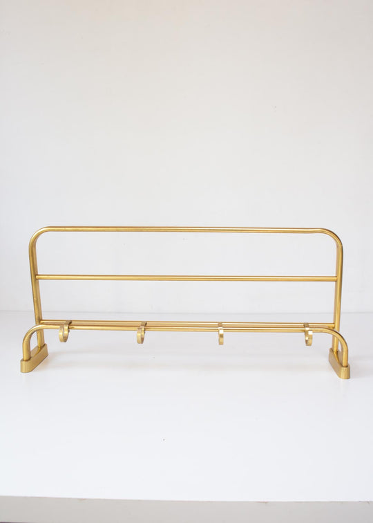 perchero pared vintage con bandeja metal dorado
