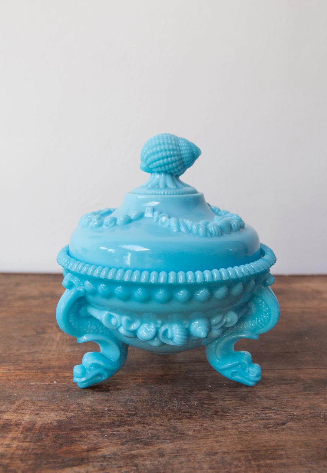 Bombonera o azucarero en opalina azul (15 cm)