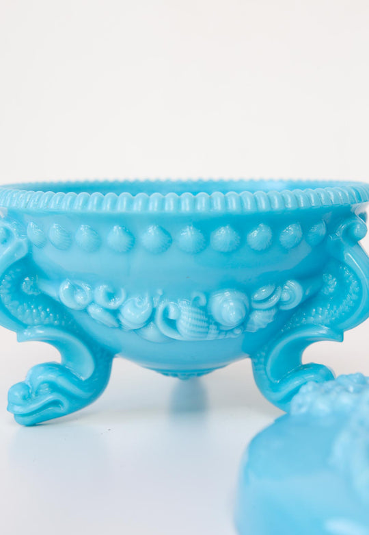 Bombonera o azucarero en opalina azul (15 cm)