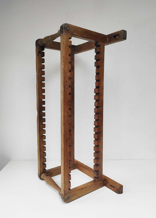 Antiguo platero o escurreplatos madera pino c. 1900 42 platos (96 cm)