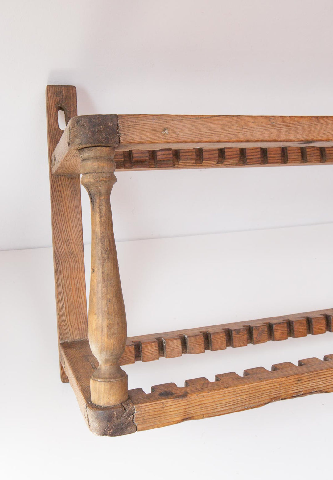 Antiguo platero o escurreplatos madera pino c. 1900 42 platos (96 cm)